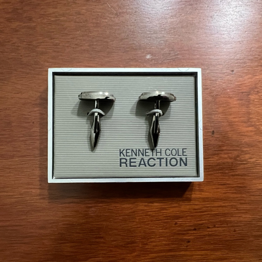 Kenneth Cole reaction men’s cufflinks silver open box